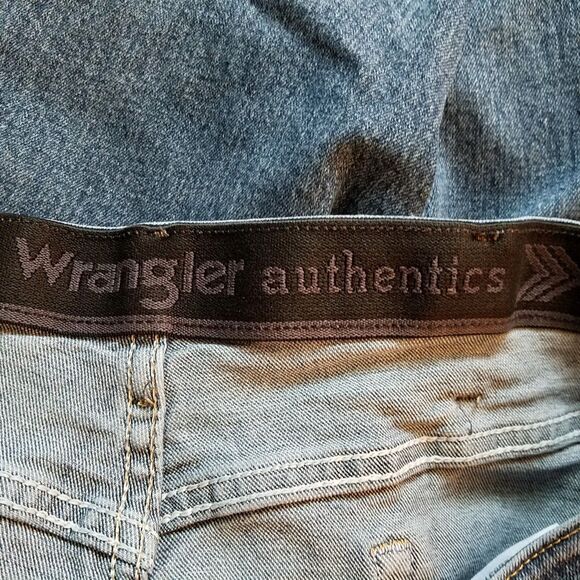 Wrangler Authentics Straight Fit Men’s Blue Denim Jeans Size 40x30 Elastic Waist - Picture 4 of 5